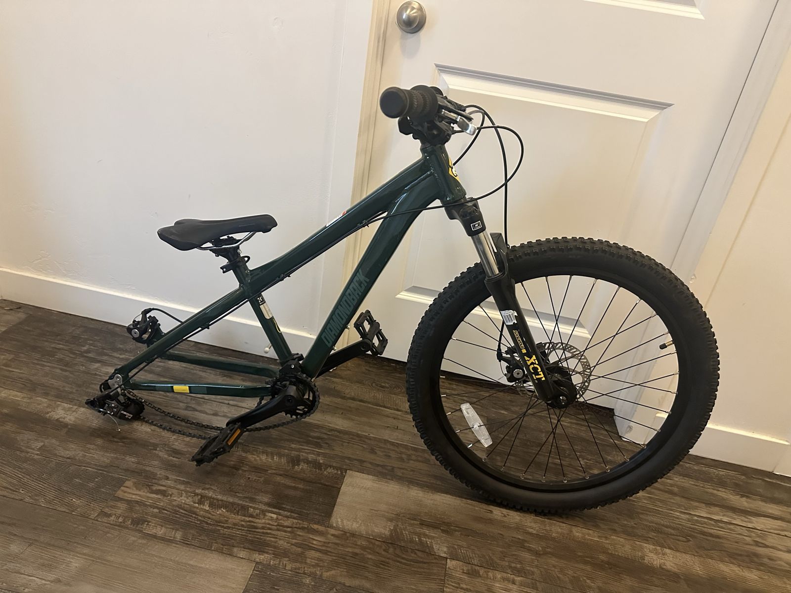 Diamondback Line 24 MTB, SA Suntour XCT-JR Suspension, Dark Green, Missing Rear Wheel