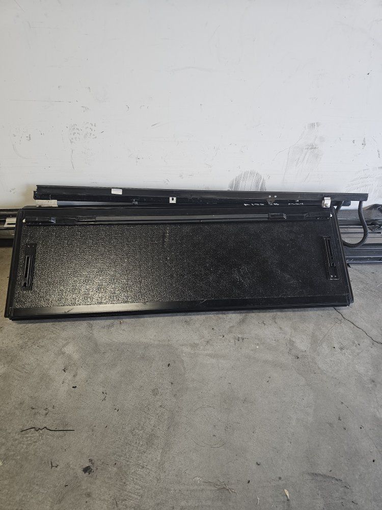 Truck bed cover