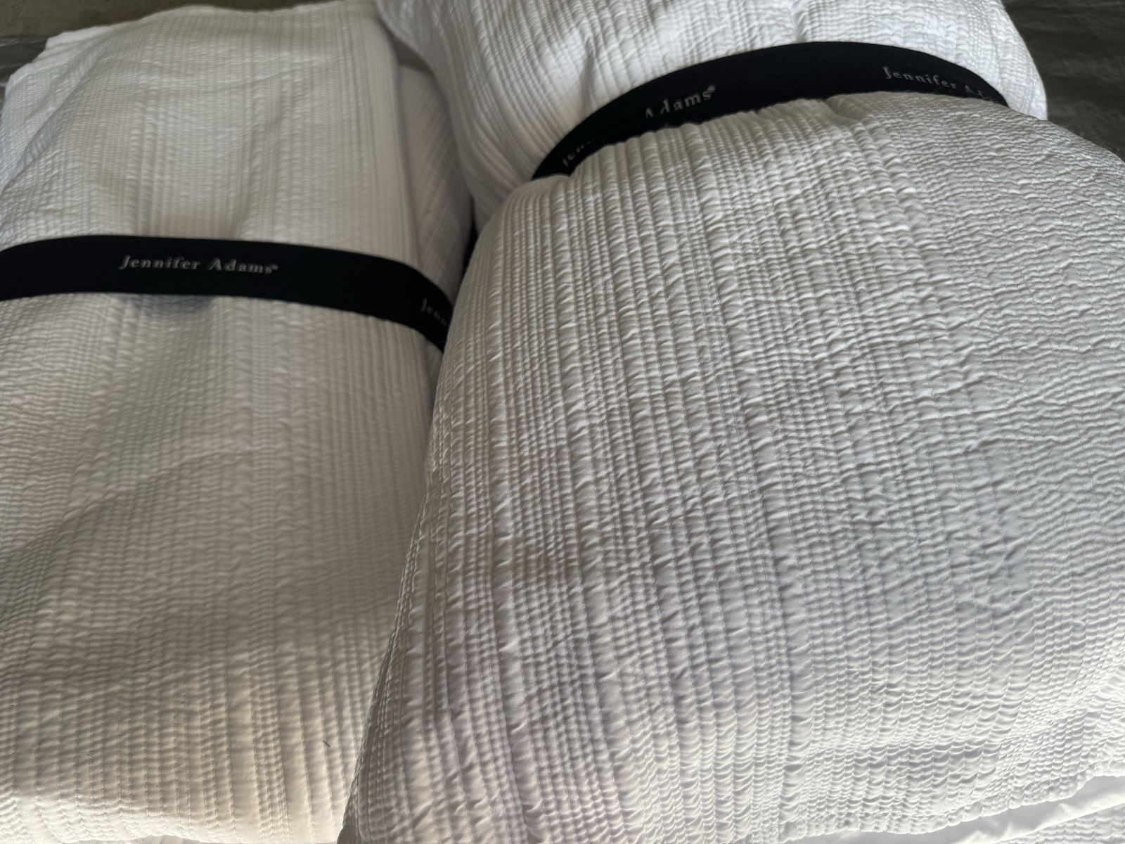 Jennifer Adams White Queen Quilt Set – 3 Piece – Costco