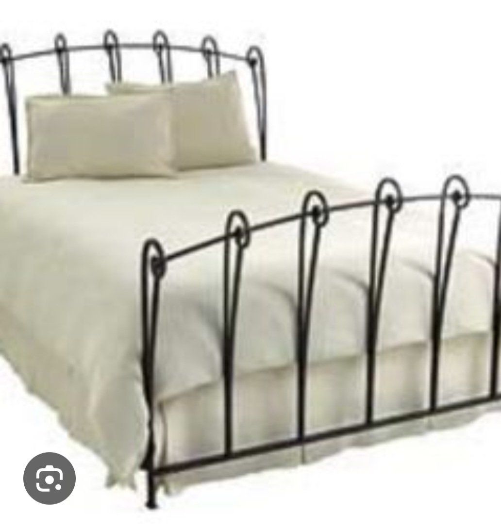 Black Metal Scroll Design Bed Frame queen 