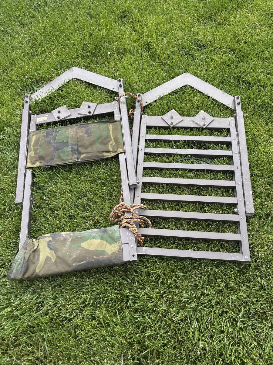 Climbing Tree Stand with Camo Padded Seat