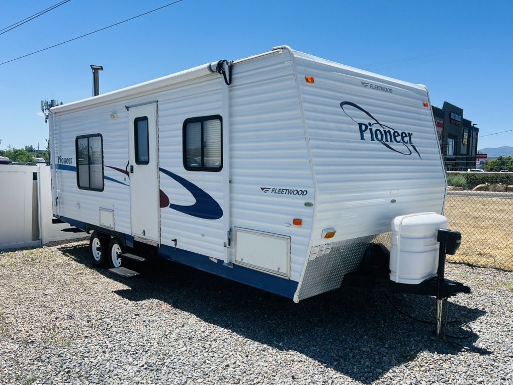 2005 Fleetwood Pioneer 24 Foot