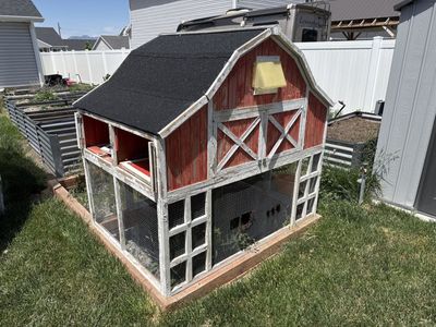 Red Barn Style Chicken Coop with Enclosed Nesting Boxes