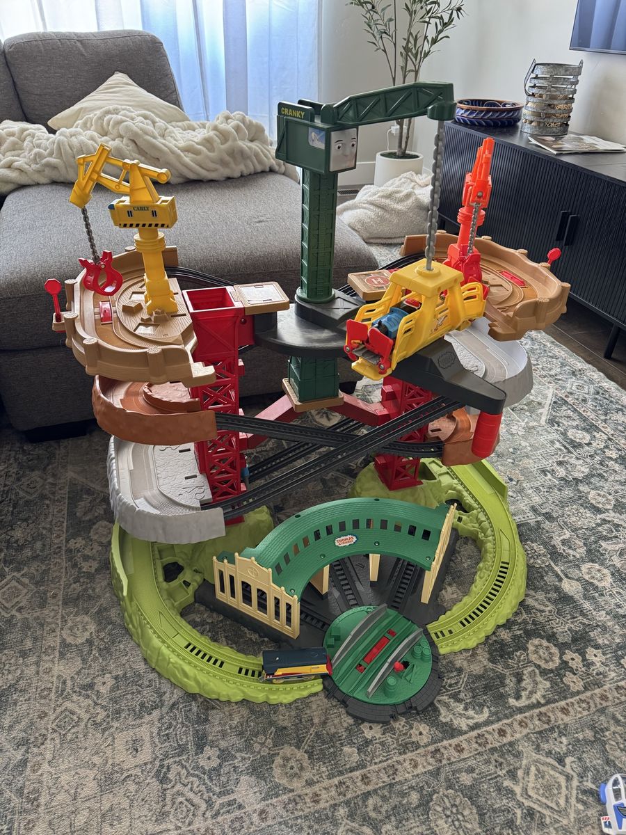 Thomas & Friends Super Station Train Set with Cranky the Crane