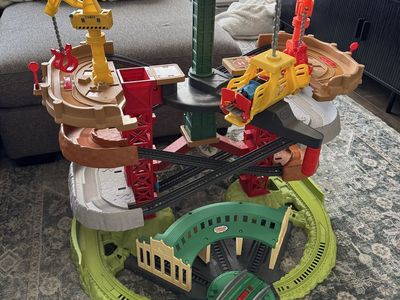 Thomas & Friends Super Station Train Set with Cranky the Crane