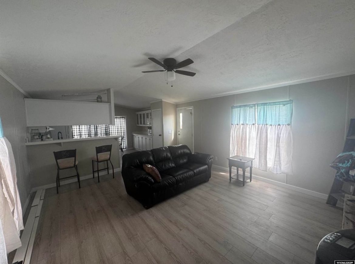 Main image 6