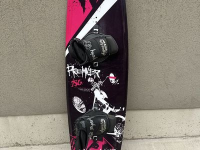 Hyperlite Premier 136 Wakeboard with Byerly Bindings