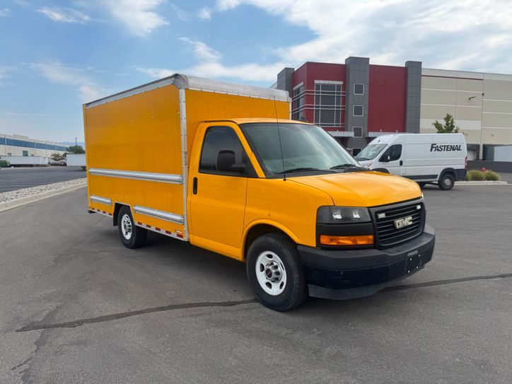 2018 GMC SAVANA BOX TRUCK