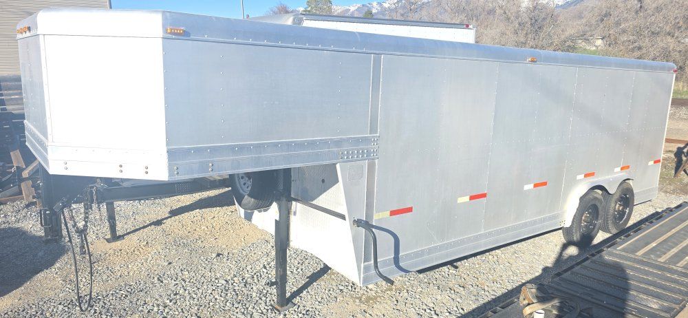 27' Aluminum Enclosed gooseneck