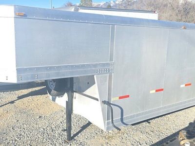 27' Aluminum Enclosed gooseneck