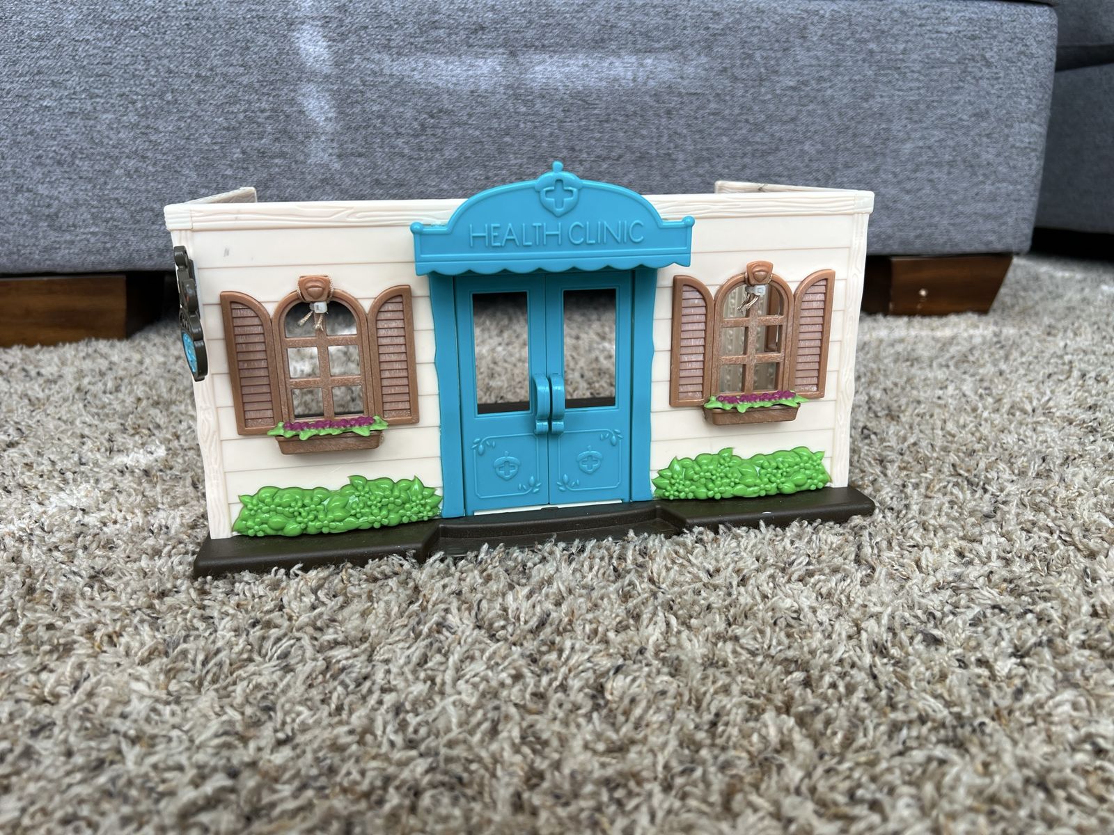 Calico Critter Health Clinic With accessories