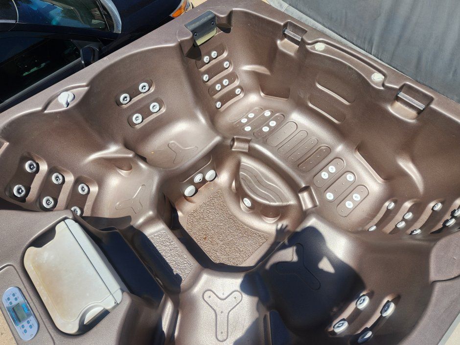 2013 ThermoSpas Manhattan Hot Tub - 6 Seater