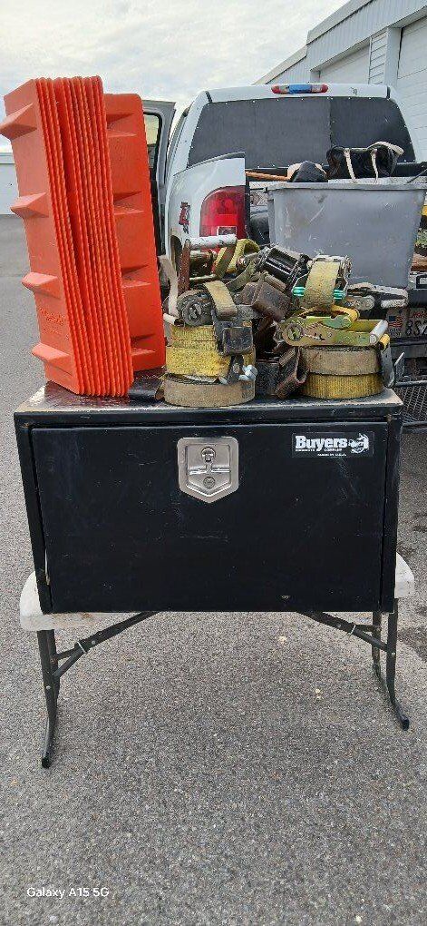 30x18x18 Buyers Box with accessories