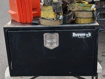 30x18x18 Buyers Box with accessories