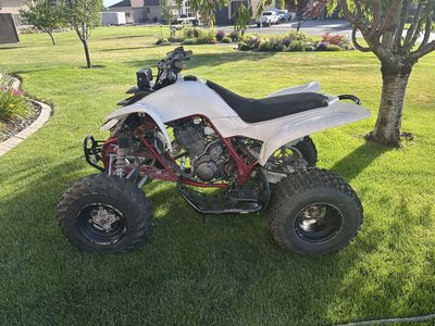 Yamaha Raptor - White and Red
