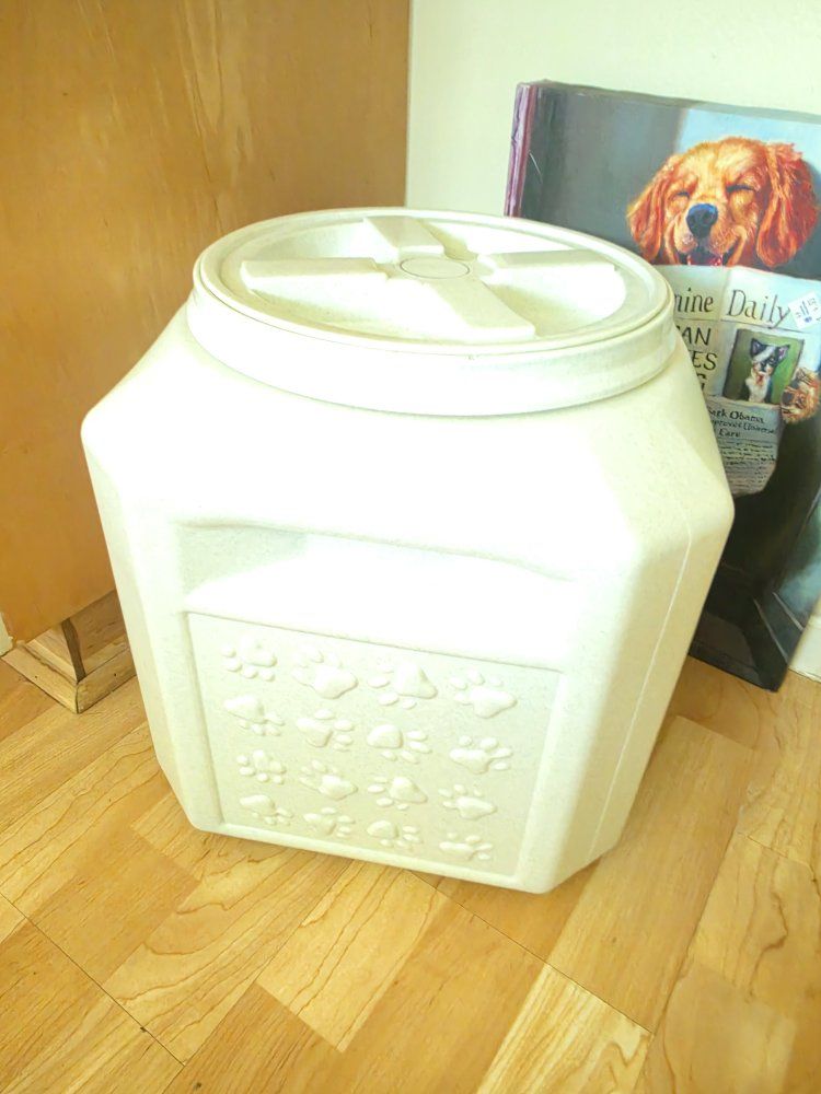 Vittles Vault Gamma 25 lb Pet Food Container Airtight Storage White