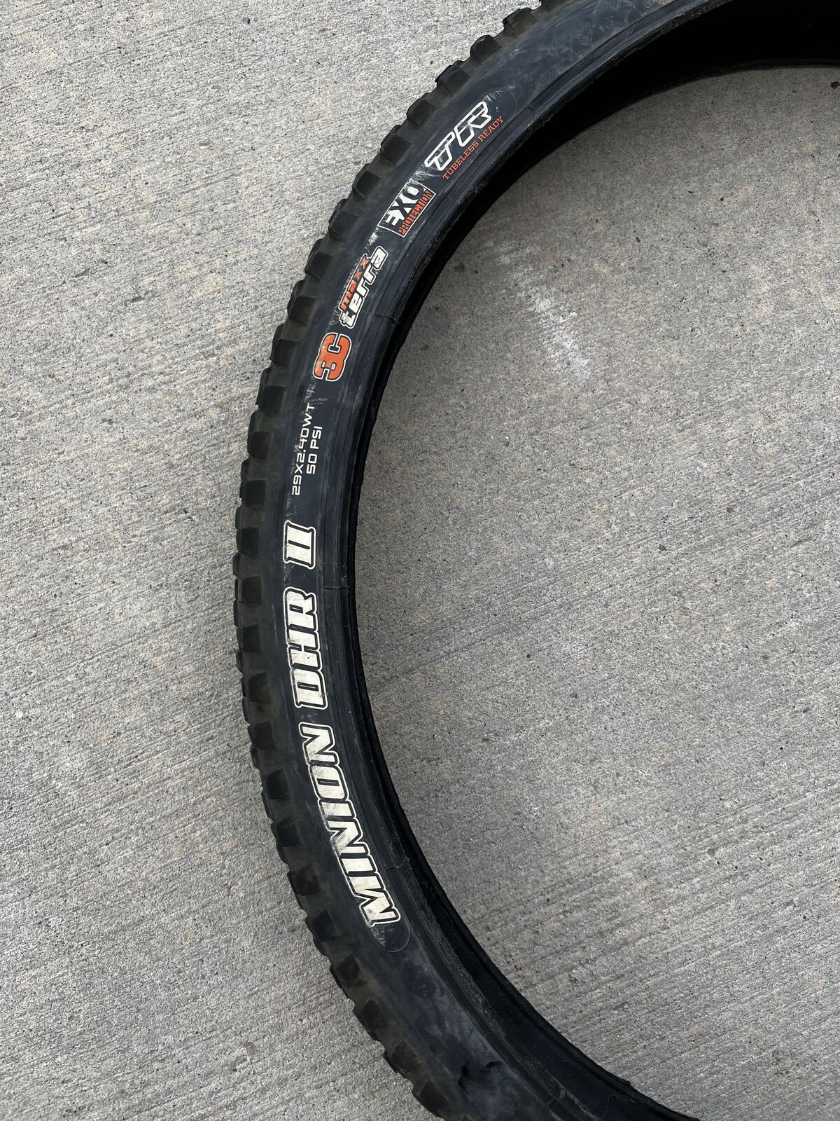 Used Maxxis minion Dhr ii 29x2.4