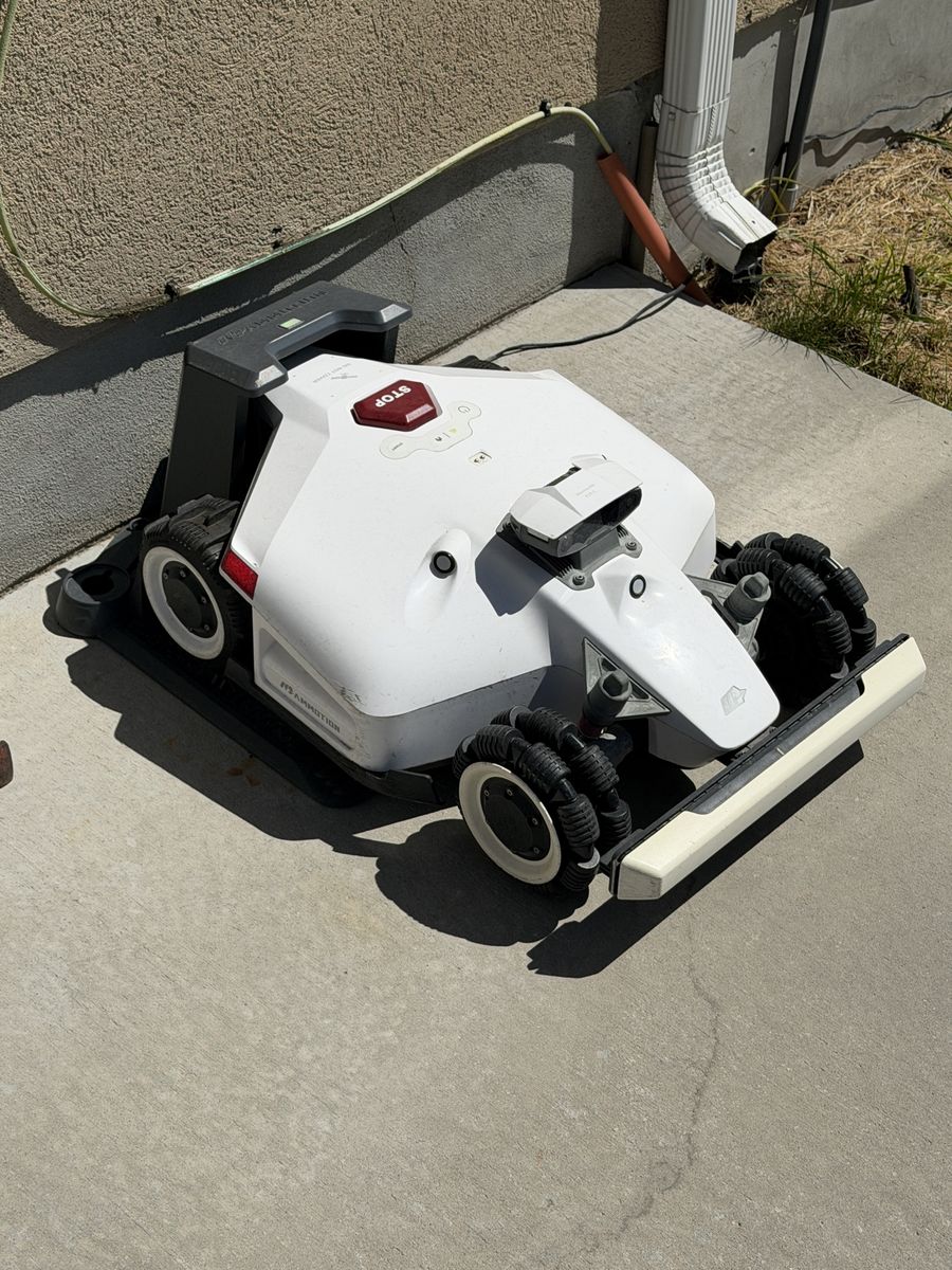 Mammotion LUBA 2 AWD 3000 Robotic Lawn Mower