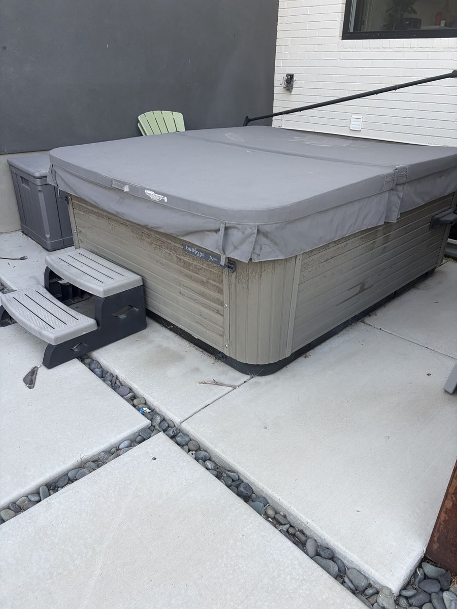 Free Bullfrog Hot tub