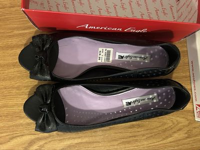 American Eagle Women's Black Perforated Peep-Toe Kitten Heel Pumps Size 7 1/2 Wide Width - Brand New