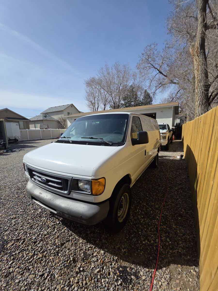 2004 FORD E E-250