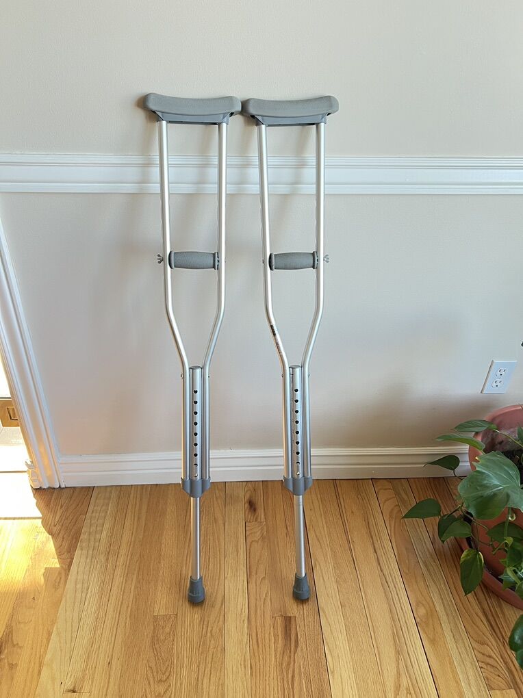 5'10 - 6'6 Adjustable Lightweight Crutches