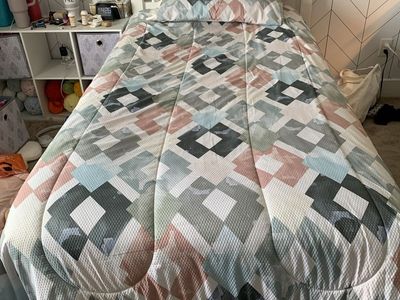 Geometric Pattern Twin Comforter Set with Pillow Shams - Multicolor