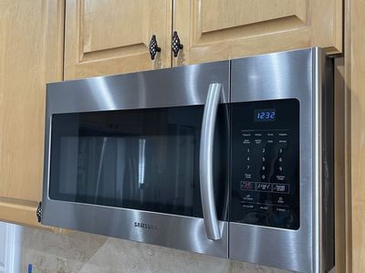 Full set of kitchen cabinets