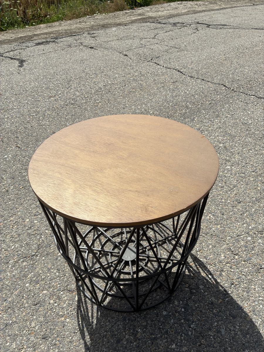 Round Wood Top Side Table with Black Geometric Metal Base