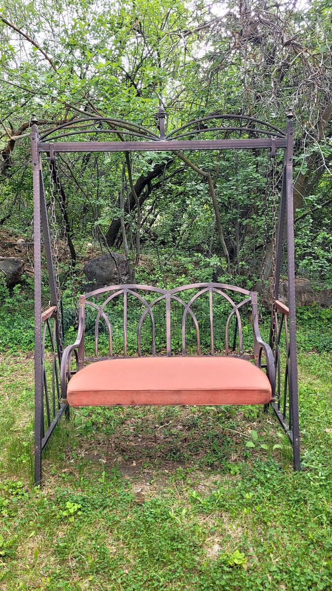 Outdoor Metal Garden Swing / Glider Bench – Rustic Vintage Style