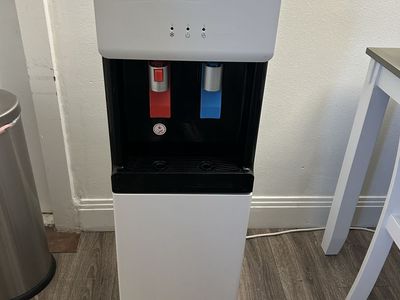 Avalon bottom loading water dispenser
