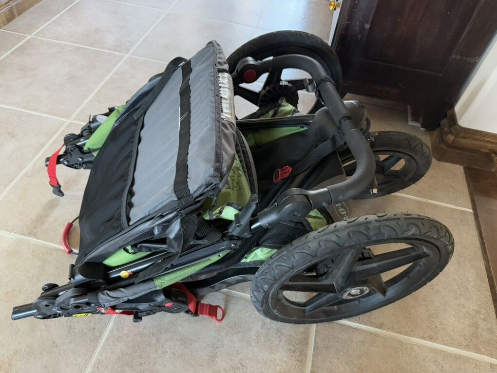 B.O.B jogging stroller folds up great BOB