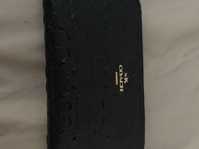 Coach Black Signature C Embossed Leather Zip-Around Wallet Wristlet - Excellent Condition