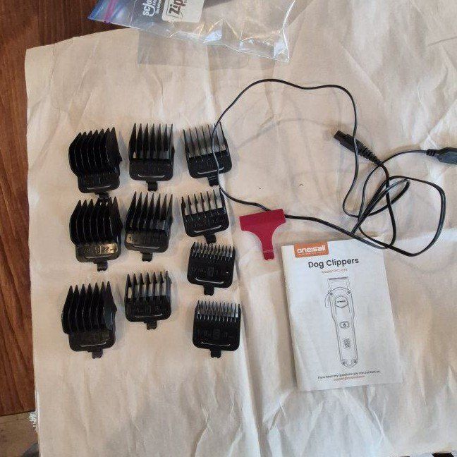Oneisall Dog Clippers guides for Model RFC-678 with Multiple Guards and Charging Cable. Guides only. no clipper