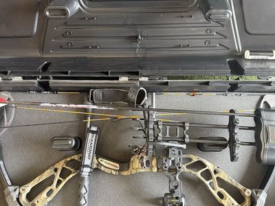 Diamond Archery Compound Bow with Hard Case and Accessories