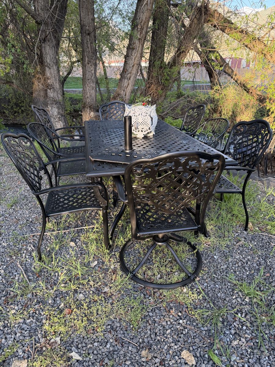 10 PIECE PATIO TABLE 8 CHAIRS UMBRELLA STAND