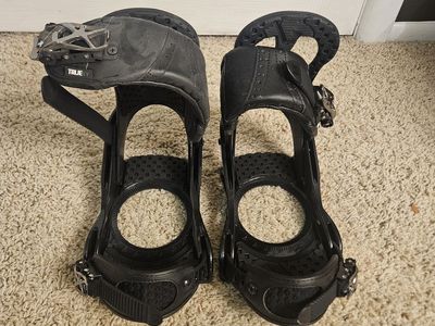 TRUE IT Snowboard Bindings - Black, Adjustable Straps