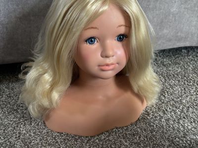 Lakeshore makeup and hairstyling doll