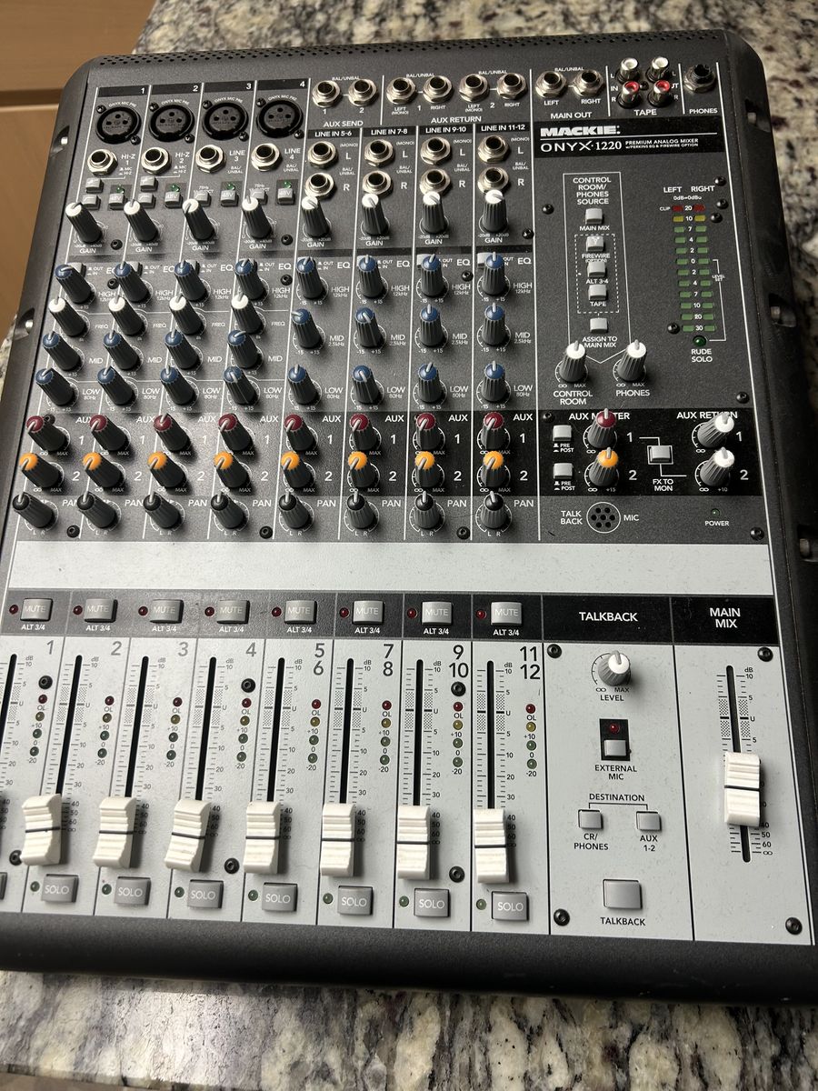 Mackie Onyx 1220 Premium Analog Mixer