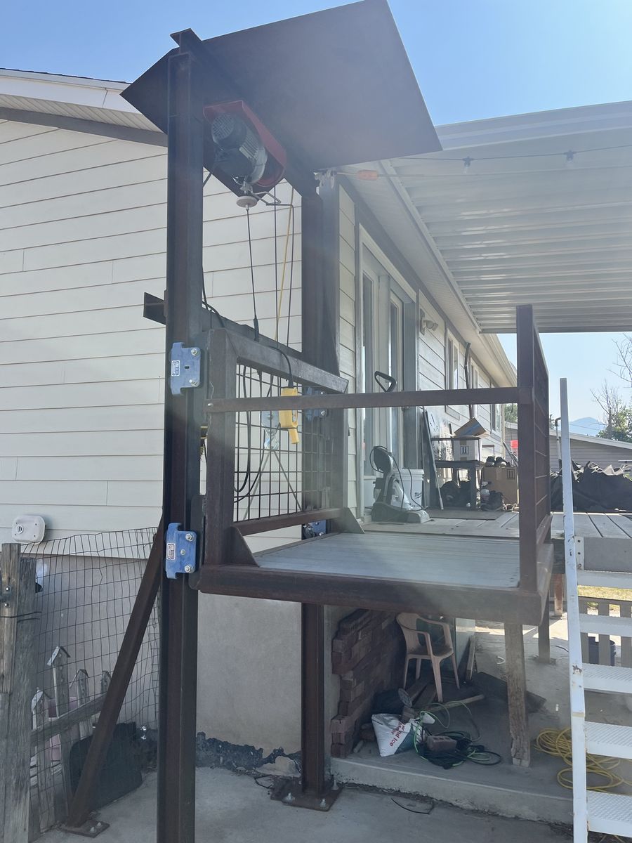 Heavy duty wheel chair lift