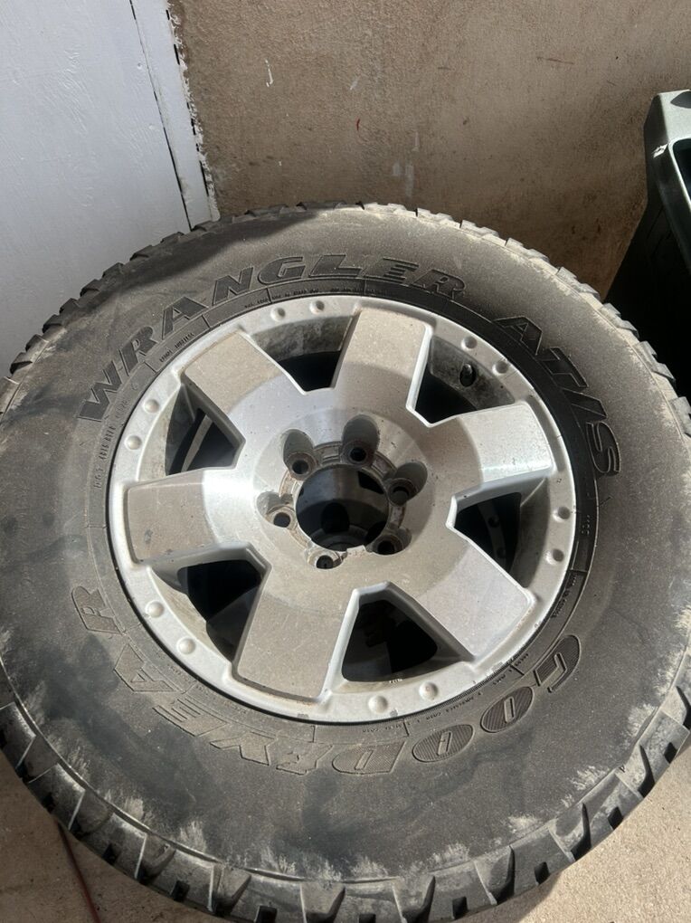 17 Toyota FJ Cruiser Wheels+Center Caps (6x139.7)