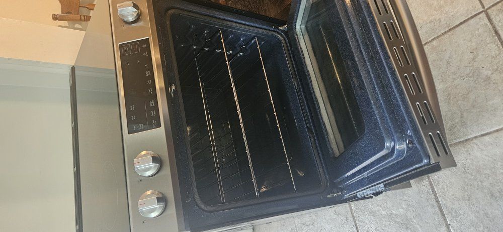 Samsung range with induction stovetop