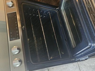 Samsung range with induction stovetop