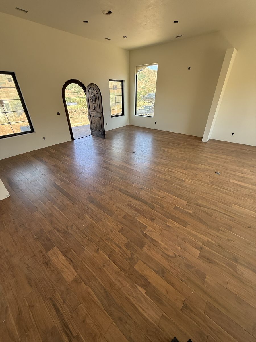Flooring Installation & sales        Hardwoods, Lvps, & Laminates.                            Licensed & Insured Contractor