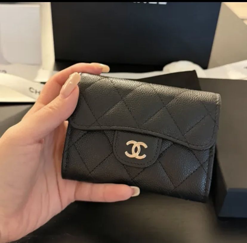 Designer. Louis Vuitton Gucci Supreme Chanel Coach Bape Cartier Hellstar Sp5der Fendi Amiri Burberry