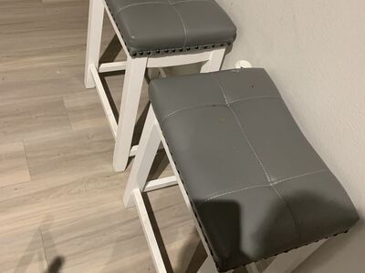 Set of 2 Gray Cushioned Bar Stools