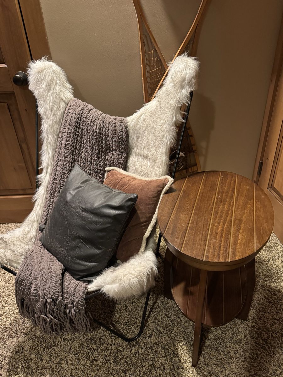 Wood accent side lamp table