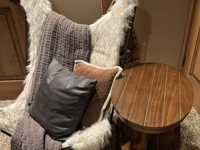 Wood accent side lamp table