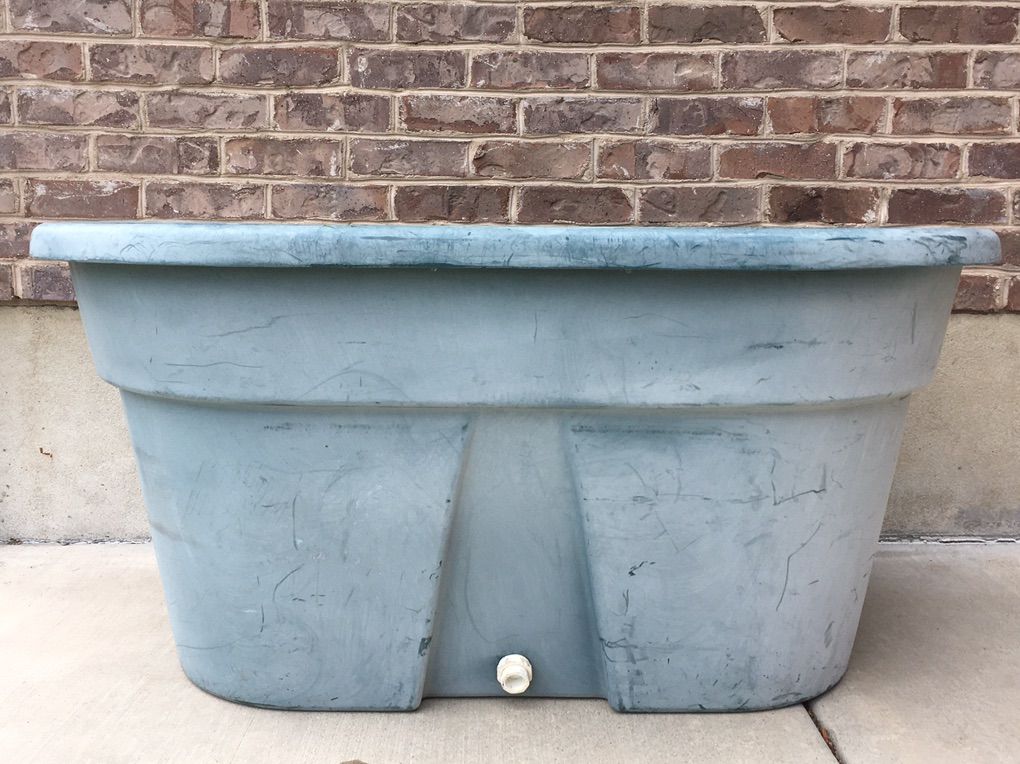 100 GALLONS LIVESTOCK TANK
