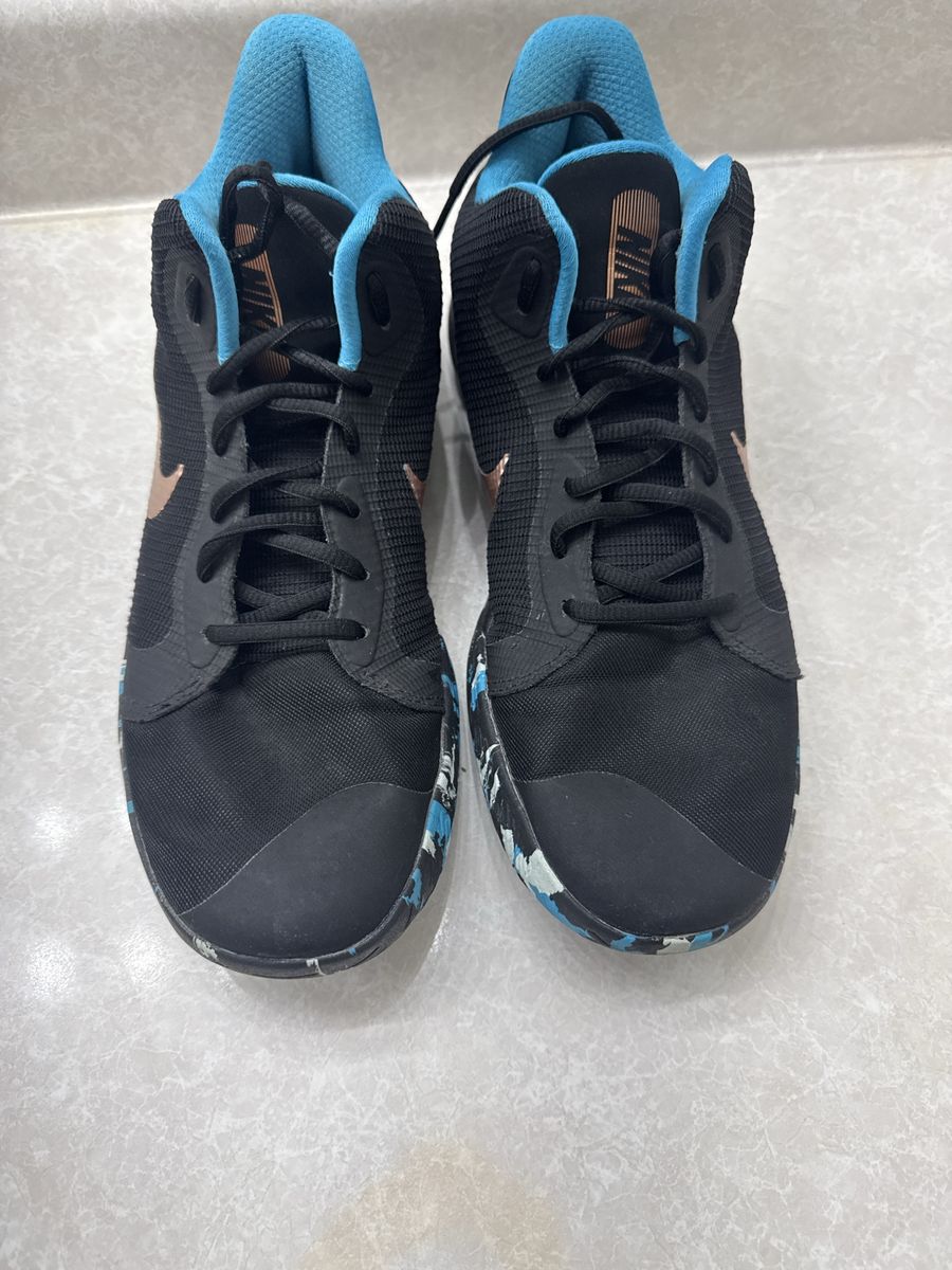 Men’s basketball shoes us 10.5